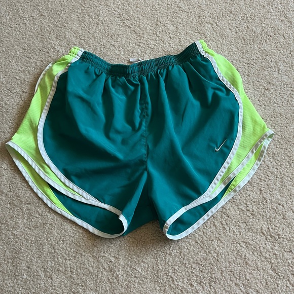 nike shorts - Picture 1 of 3